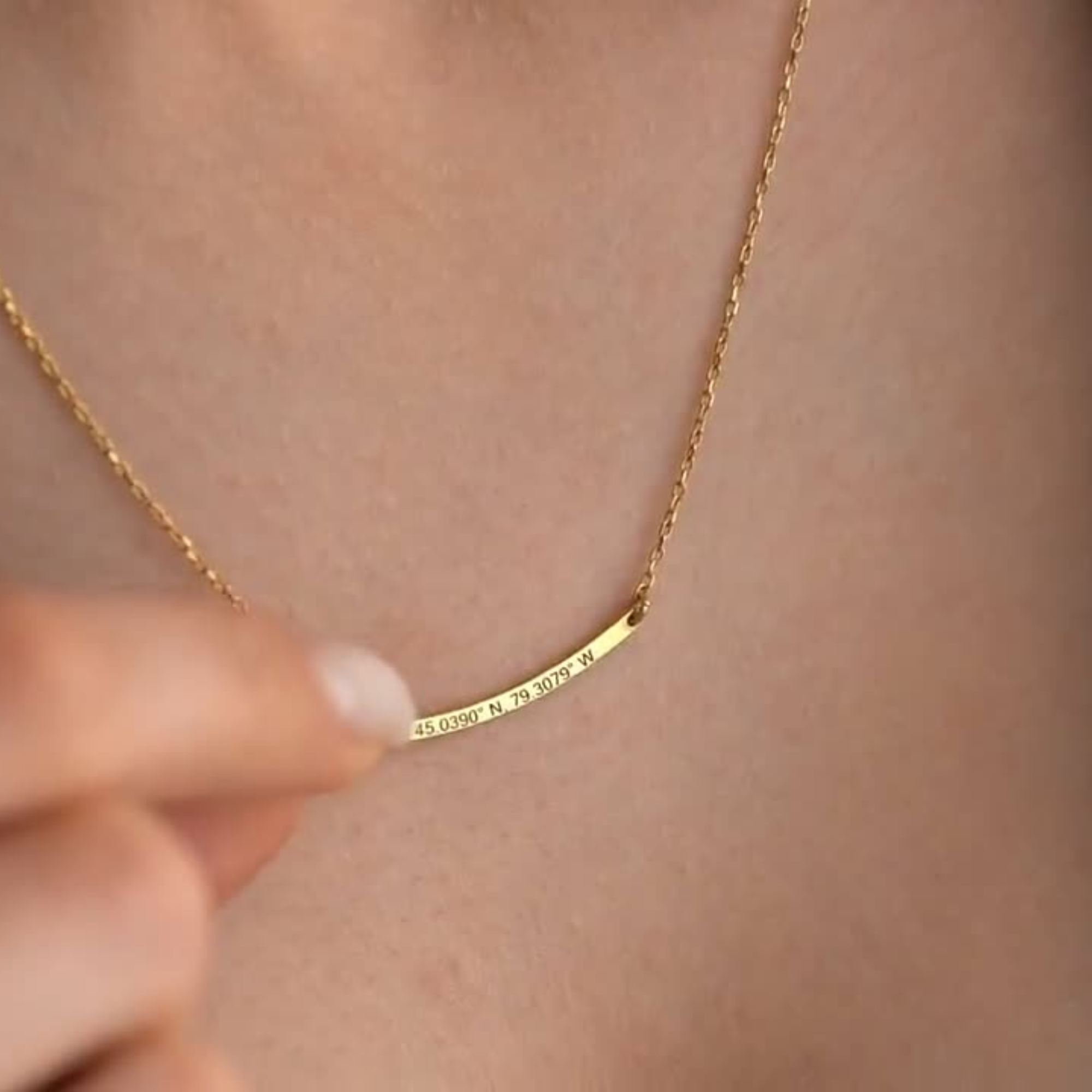 Personalized Curved Bar Name Necklace