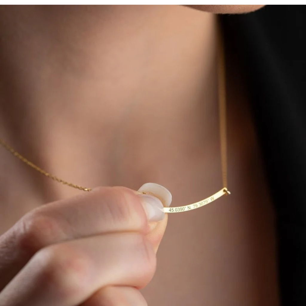 Personalized Curved Bar Name Necklace