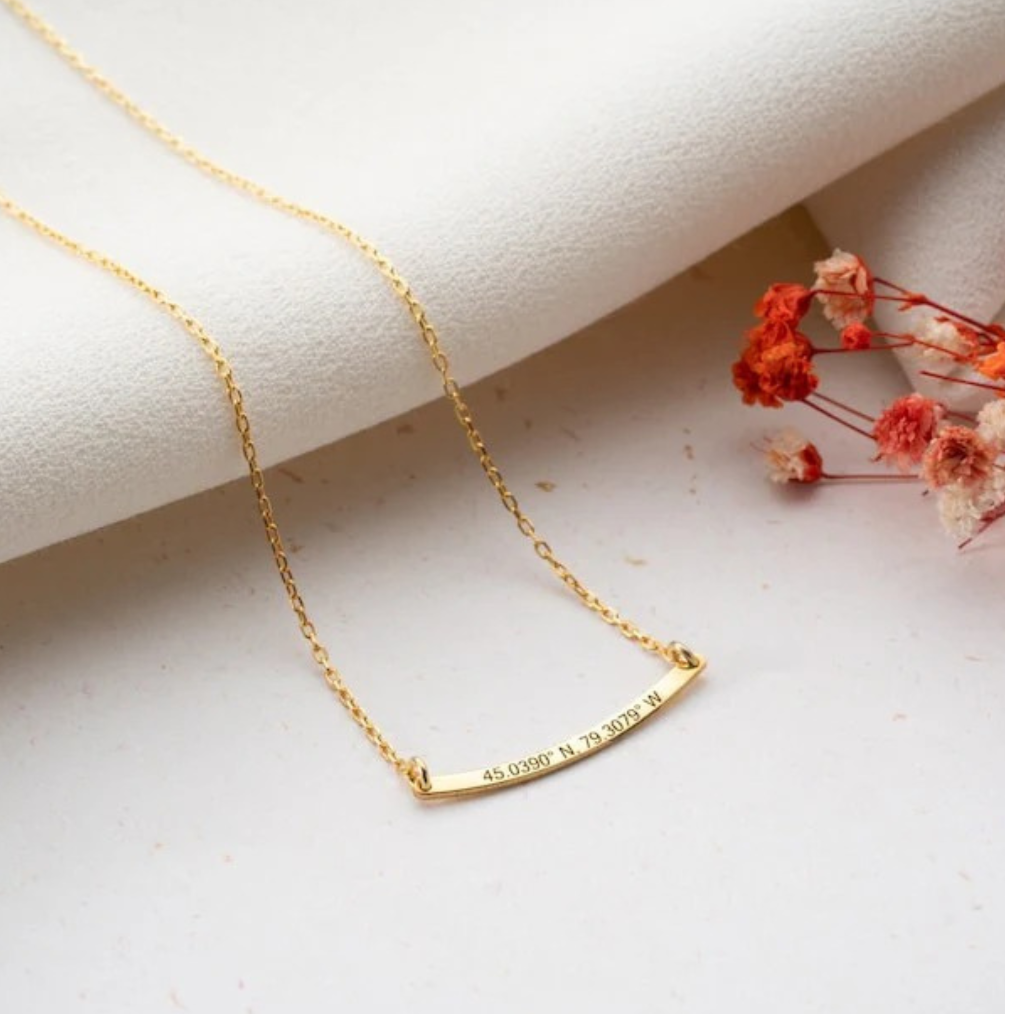 Personalized Curved Bar Name Necklace