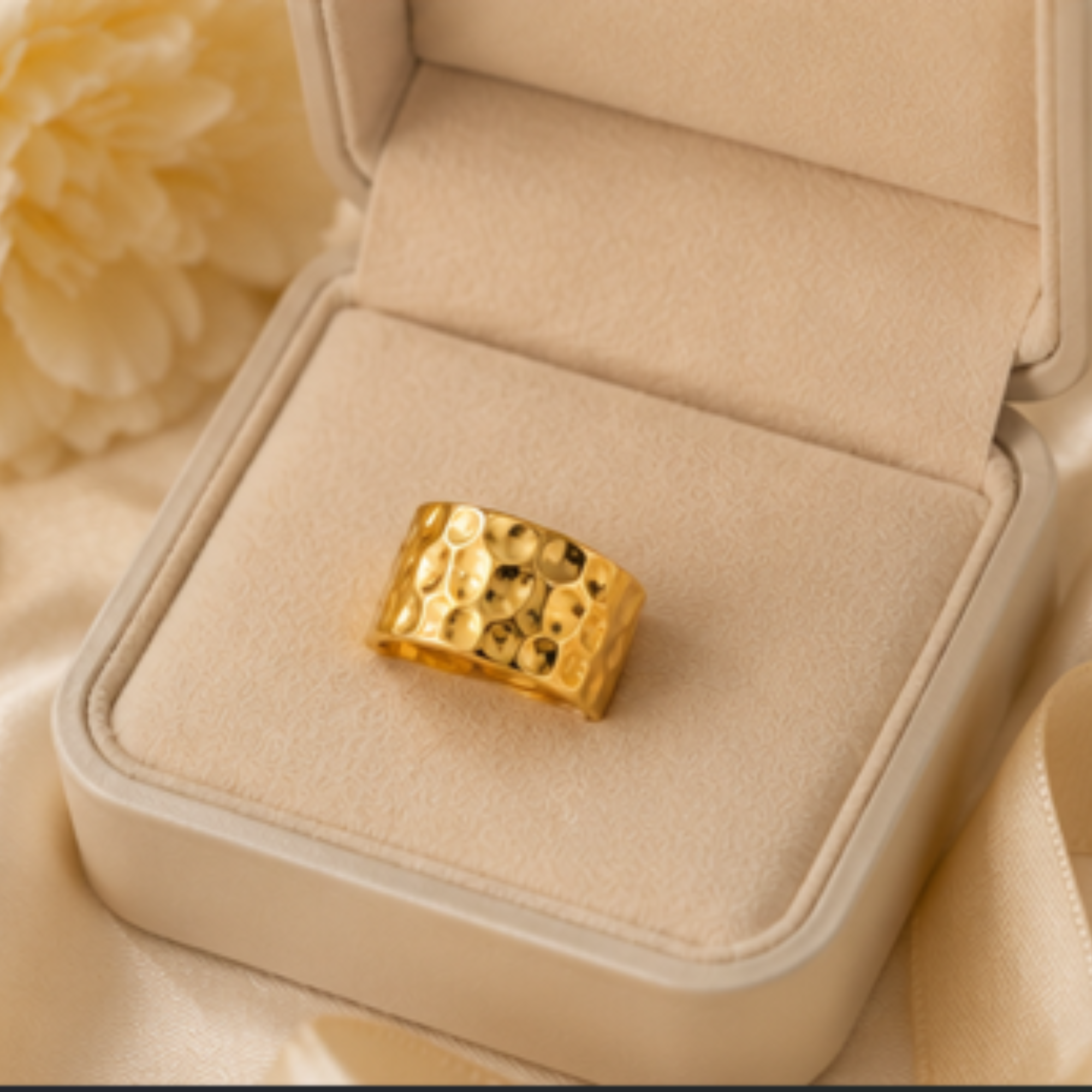 The Marlow Hammered Ring